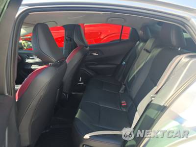 2026 Toyota Prius Plug-In Hybrid XSE - zdjęcie 13 z 18 - miniatura