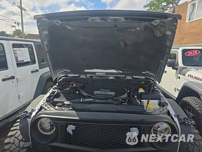 2014 Jeep Wrangler Unlimited Sahara - zdjęcie 18 z 25 - miniatura