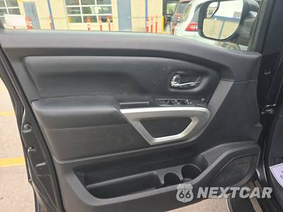 2017 Nissan TITAN SV Crew Cab Short Bed - zdjęcie 9 z 38 - miniatura