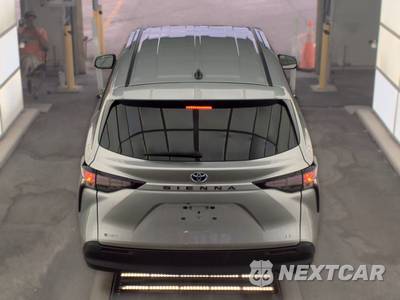 2025 Toyota Sienna LE 8-Passenger 120.5" WB - zdjęcie 5 z 39 - miniatura