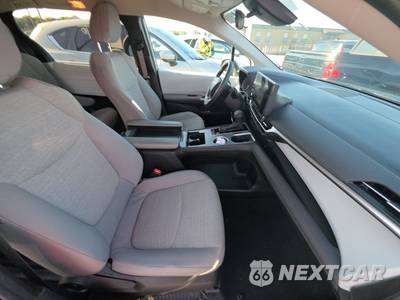 2025 Toyota Sienna LE 8-Passenger 120.5" WB - zdjęcie 8 z 39 - miniatura