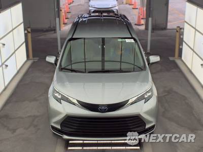 2025 Toyota Sienna LE 8-Passenger 120.5" WB - zdjęcie 2 z 39 - miniatura