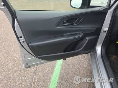 2025 Toyota Prius LE - zdjęcie 9 z 28 - miniatura
