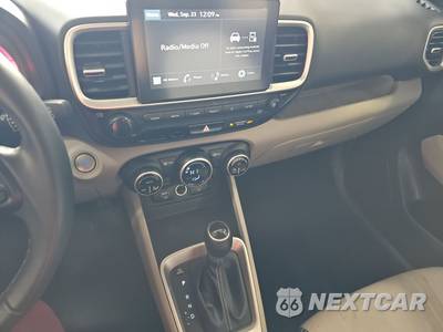2025 Hyundai Venue SEL - zdjęcie 11 z 24 - miniatura