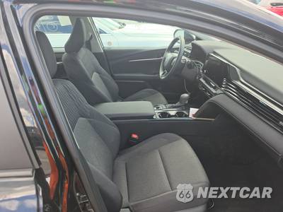 2026 Toyota Camry LE - zdjęcie 8 z 24 - miniatura
