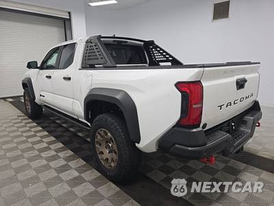 2026 Toyota Tacoma i-FORCE MAX Trailhunter Crew Cab Long Bed - zdjęcie 6 z 20 - miniatura
