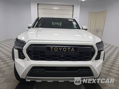 2026 Toyota Tacoma i-FORCE MAX Trailhunter Crew Cab Long Bed - zdjęcie 2 z 20 - miniatura