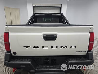 2026 Toyota Tacoma i-FORCE MAX Trailhunter Crew Cab Long Bed - zdjęcie 5 z 20 - miniatura