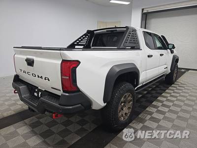 2026 Toyota Tacoma i-FORCE MAX Trailhunter Crew Cab Long Bed - zdjęcie 4 z 20 - miniatura