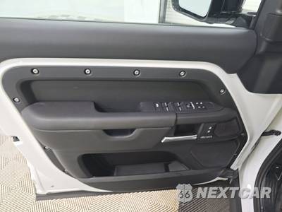 2025 Land Rover Defender 110 X-Dynamic SE - zdjęcie 9 z 18 - miniatura