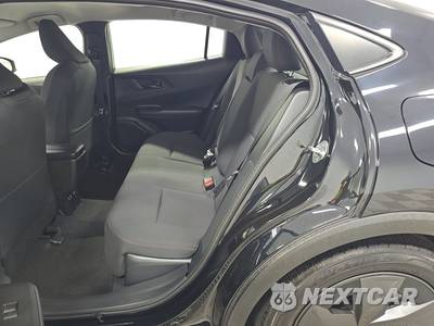 2026 Toyota Prius Plug-In Hybrid SE - zdjęcie 13 z 17 - miniatura