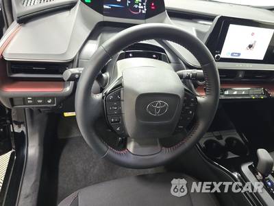 2026 Toyota Prius Plug-In Hybrid SE - zdjęcie 10 z 17 - miniatura