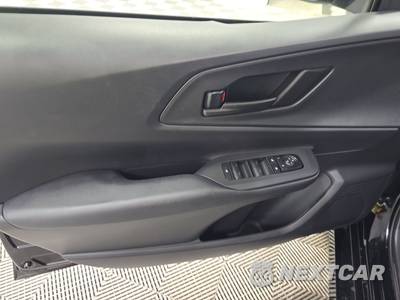 2026 Toyota Prius Plug-In Hybrid SE - zdjęcie 9 z 17 - miniatura