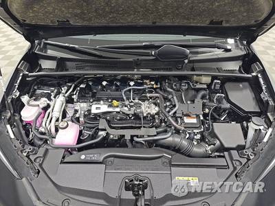 2026 Toyota Prius Plug-In Hybrid SE - zdjęcie 15 z 17 - miniatura