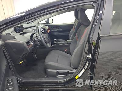 2026 Toyota Prius Plug-In Hybrid SE - zdjęcie 7 z 17 - miniatura