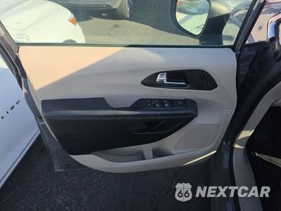 2023 Chrysler Pacifica Touring L 121.6" WB - zdjęcie 9 z 34 - miniatura