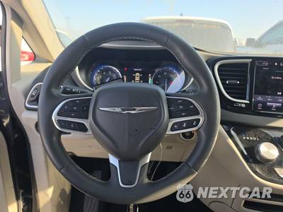 2023 Chrysler Pacifica Touring L 121.6" WB - zdjęcie 10 z 34 - miniatura