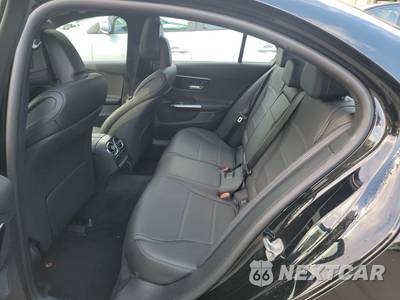 2025 Mercedes-Benz C 300 4MATIC - zdjęcie 13 z 32 - miniatura