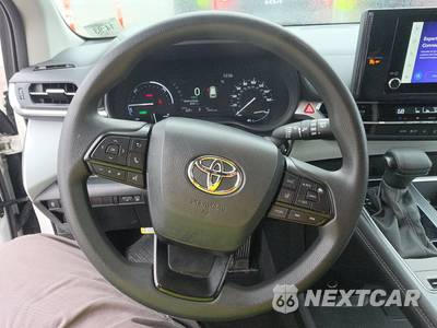 2025 Toyota Sienna LE 8-Passenger 120.5" WB - zdjęcie 10 z 23 - miniatura