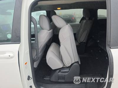 2025 Toyota Sienna LE 8-Passenger 120.5" WB - zdjęcie 13 z 23 - miniatura