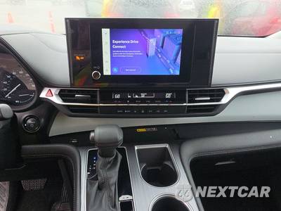 2025 Toyota Sienna LE 8-Passenger 120.5" WB - zdjęcie 11 z 23 - miniatura