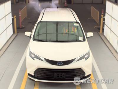 2025 Toyota Sienna LE 8-Passenger 120.5" WB - zdjęcie 2 z 23 - miniatura