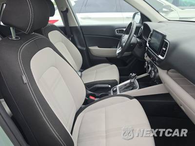2025 Hyundai Venue SEL - zdjęcie 8 z 27 - miniatura