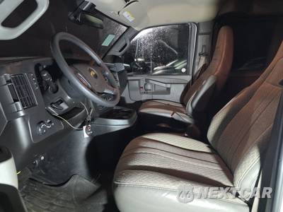 2025 Chevrolet Express 3500 Passenger Van LT 1LT 155.1" WB - zdjęcie 7 z 30 - miniatura