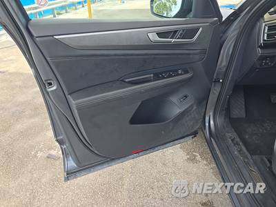 2025 Volkswagen Atlas Cross Sport 2.0T SE w/Technology - zdjęcie 9 z 24 - miniatura