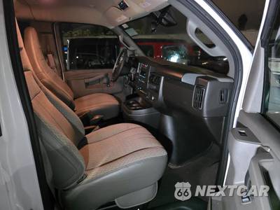 2025 Chevrolet Express 3500 Passenger Van LT 1LT 155.1" WB - zdjęcie 8 z 32 - miniatura
