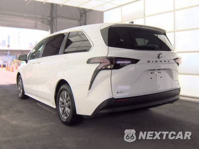 2025 Toyota Sienna LE 8-Passenger 120.5" WB - zdjęcie 6 z 26 - miniatura
