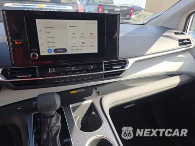 2025 Toyota Sienna LE 8-Passenger 120.5" WB - zdjęcie 11 z 26 - miniatura