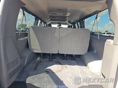 2025 Chevrolet Express 3500 Passenger Van LT 1LT 155.1" WB - zdjęcie 17 z 24 - miniatura