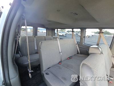 2025 Chevrolet Express 3500 Passenger Van LT 1LT 155.1" WB - zdjęcie 14 z 24 - miniatura