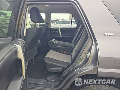 2016 Toyota 4Runner SR5 - zdjęcie 13 z 34 - miniatura