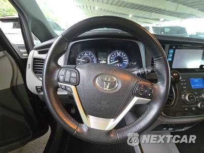 2017 Toyota Sienna XLE 7-Passenger 119.3" WB - zdjęcie 10 z 27 - miniatura