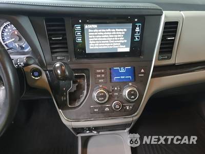 2017 Toyota Sienna XLE 7-Passenger 119.3" WB - zdjęcie 11 z 27 - miniatura