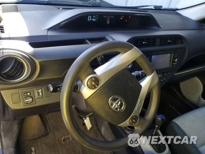 2012 Toyota Prius Three - zdjęcie 4 z 13 - miniatura