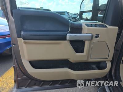 2021 Ford Super Duty F-250 Lariat Crew Cab Medium Bed - zdjęcie 9 z 31 - miniatura