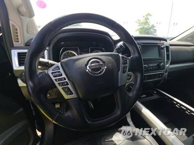2019 Nissan TITAN PRO-4X Crew Cab Short Bed - zdjęcie 10 z 34 - miniatura