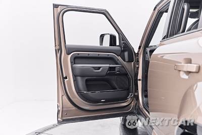 2025 Land Rover Defender 110 OCTA - zdjęcie 42 z 50 - miniatura