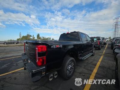 2025 Ford Super Duty F-250 Lariat Crew Cab Medium Bed - zdjęcie 4 z 23 - miniatura
