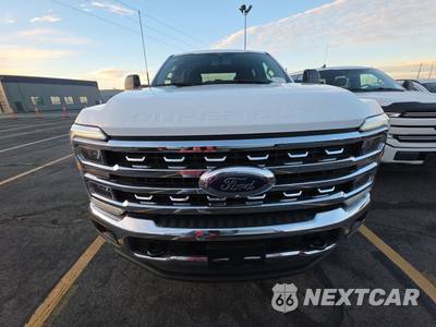 2025 Ford Super Duty F-250 Lariat Crew Cab Medium Bed - zdjęcie 2 z 26 - miniatura