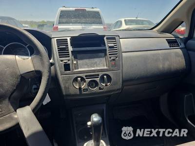 2009 Nissan Versa 1.8 S Hatchback - zdjęcie 11 z 43 - miniatura
