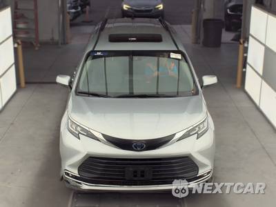 2022 Toyota Sienna XLE 7-Passenger 120.5" WB - zdjęcie 2 z 28 - miniatura
