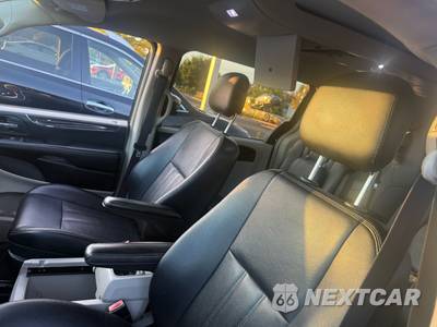 2015 Chrysler Town & Country Touring 121.2" WB - zdjęcie 38 z 44 - miniatura