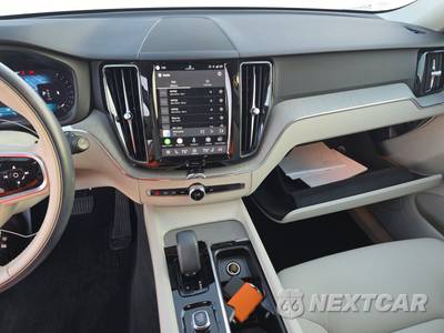 2024 Volvo XC60 B5 Plus Dark Theme - zdjęcie 11 z 20 - miniatura