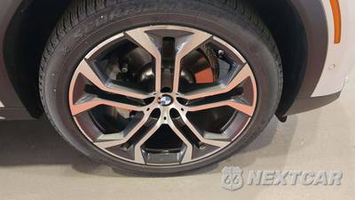 2022 BMW X6 Sports Activity Coupe xDrive40i - zdjęcie 25 z 39 - miniatura