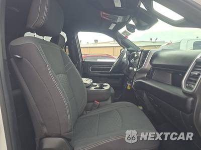 2025 Ram 2500 Big Horn Crew Cab Medium Bed - zdjęcie 8 z 37 - miniatura