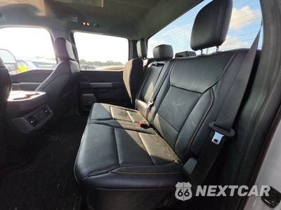 2026 Ford Super Duty F-250 Lariat Crew Cab Medium Bed - zdjęcie 13 z 21 - miniatura